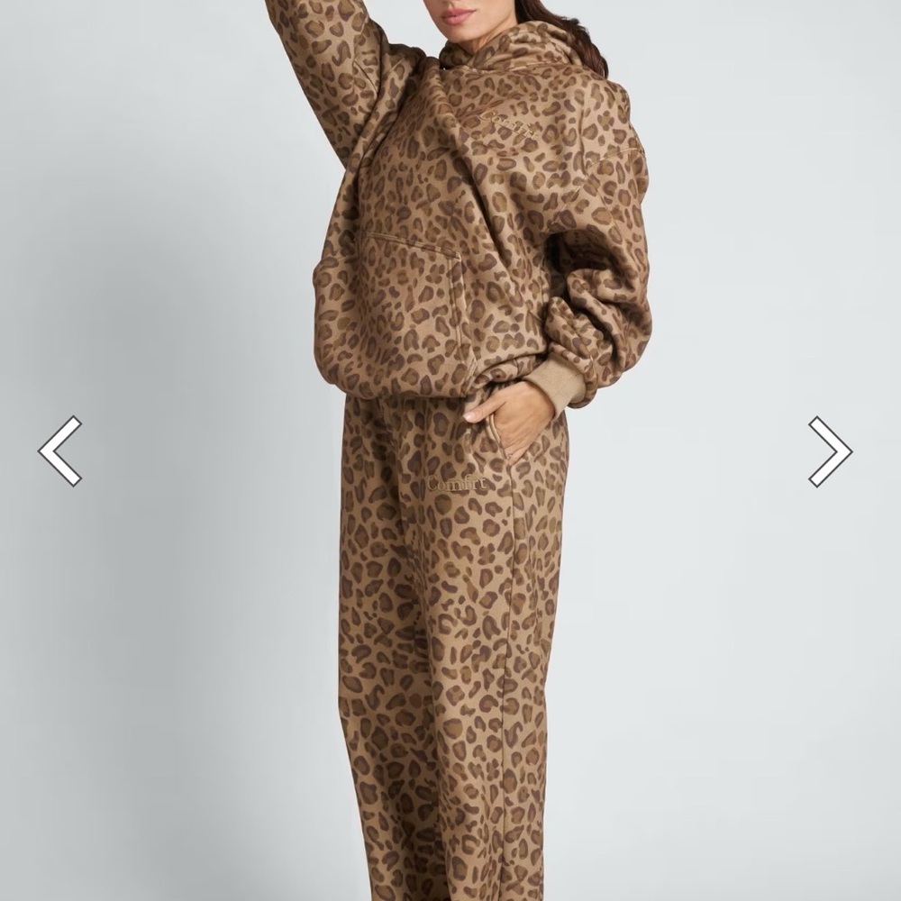✨HP✨NWOT Comfrt Leopard Hoodie